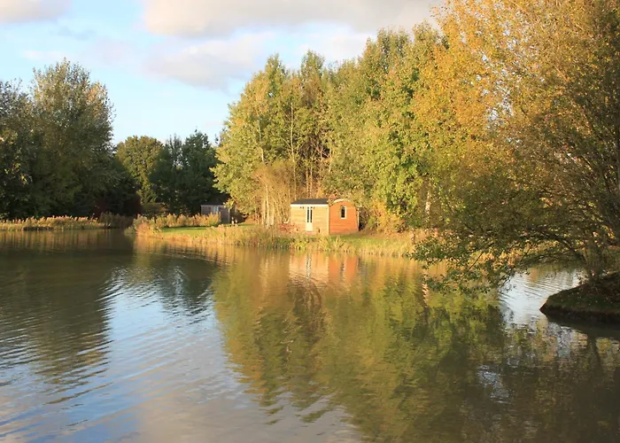 Luxury Shepherds Hut - The Foxglove By The Lake