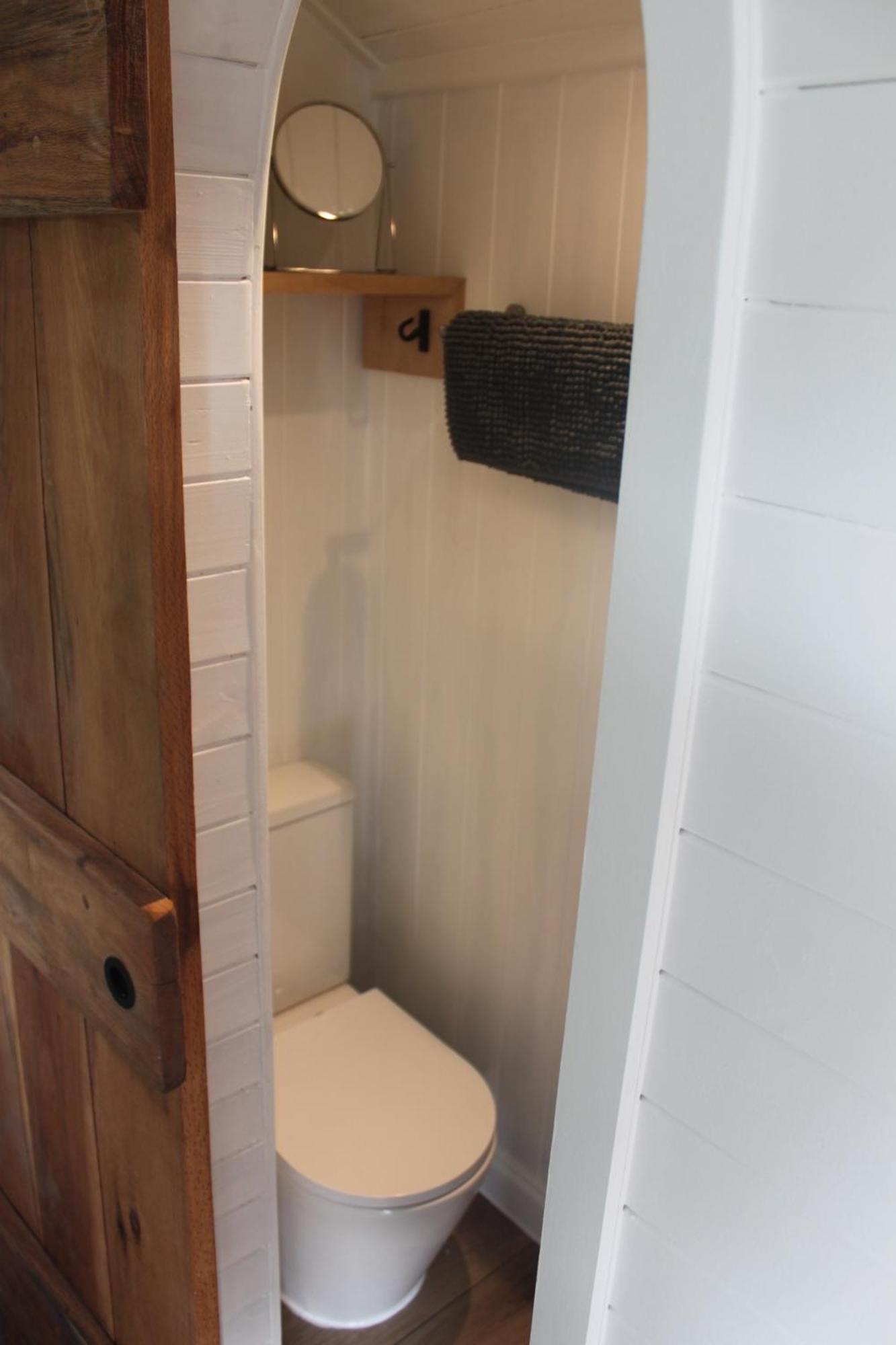 Luxury Shepherds Hut - The Foxglove By The Campsite Stillingfleet