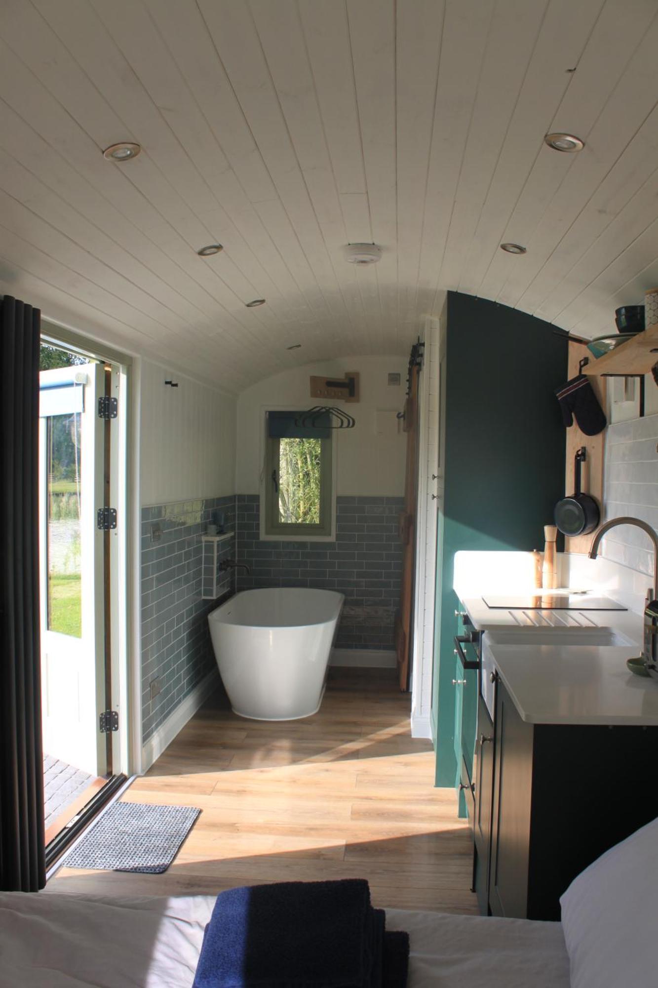 Campsite Luxury Shepherds Hut - The Foxglove By The