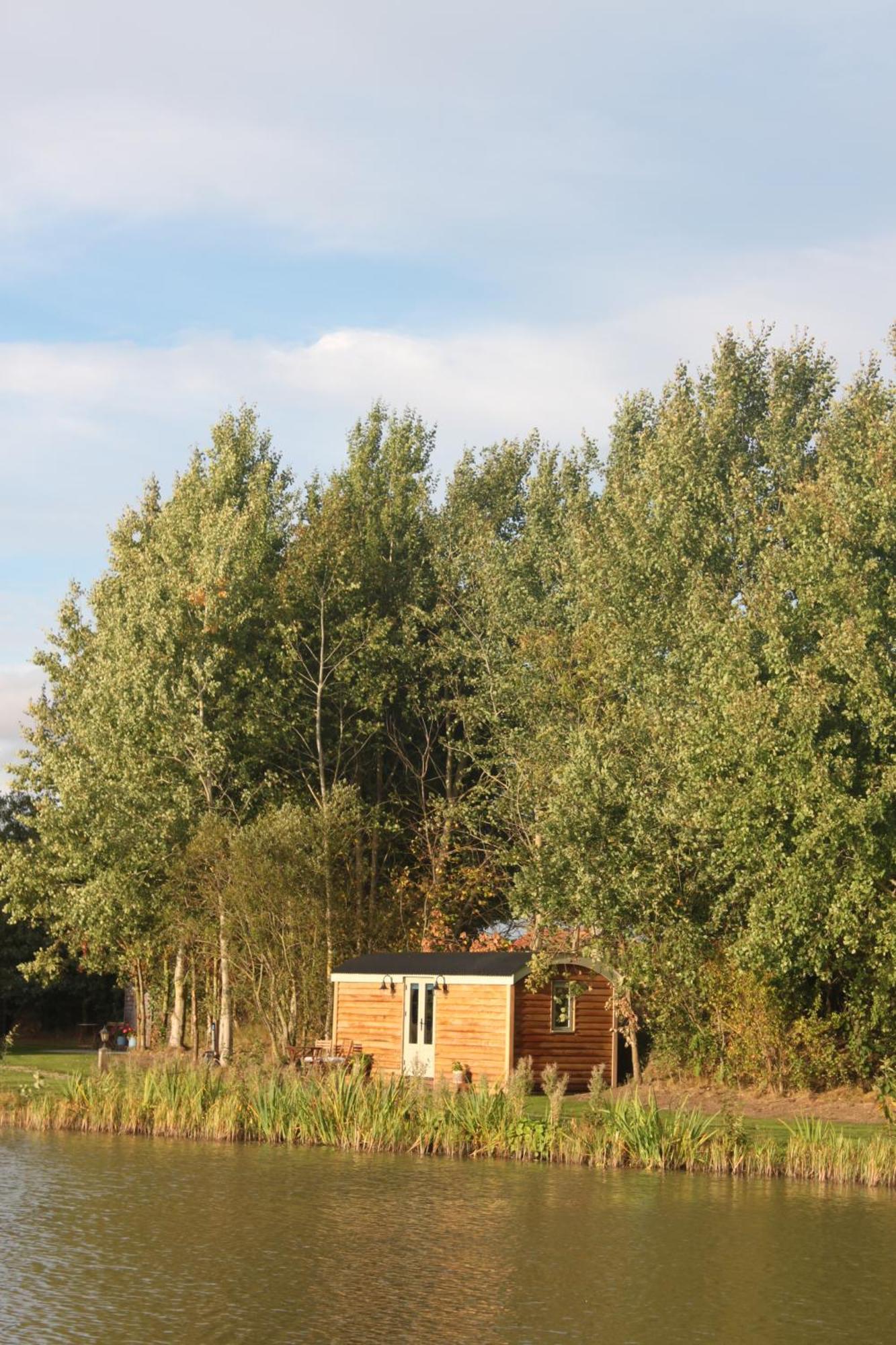 Luxury Shepherds Hut - The Foxglove By The Campsite *