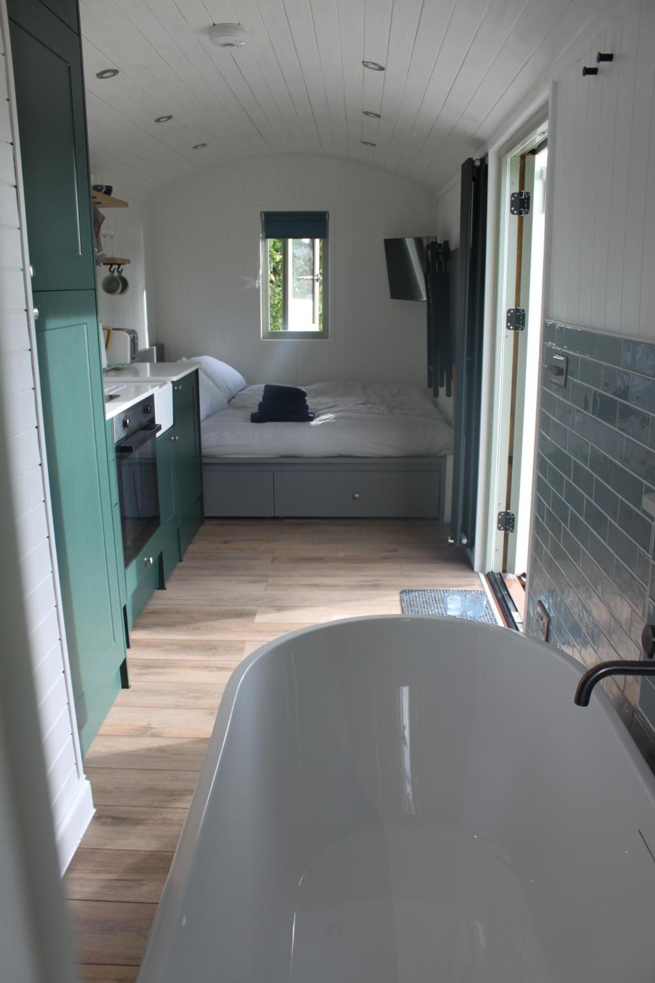 Campsite Luxury Shepherds Hut - The Foxglove By The *