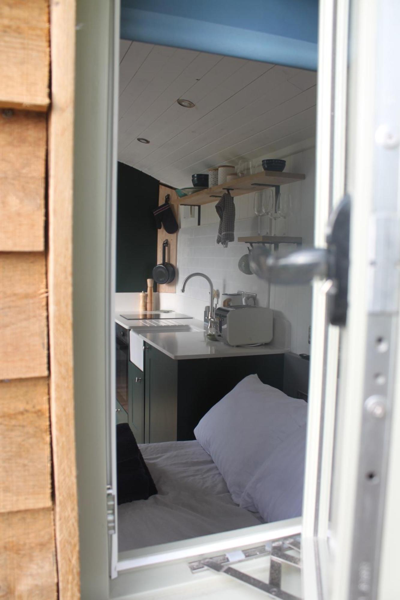 Campsite Luxury Shepherds Hut - The Foxglove By The Stillingfleet